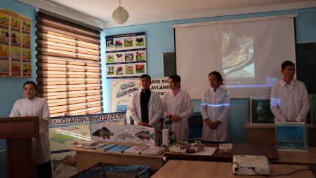 "Jas ixtiologlar" dógeregi sheńberinde studentler ámeliy bilimlerin bekkemledi