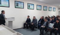 Директор беседовал с преподавателями и сотрудниками
