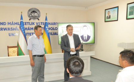 Napaqa jasındaǵı xızmetker húrmetke bólendi