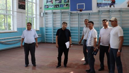 Jańa oqıw jılına tayarlıq processi úyrenildi