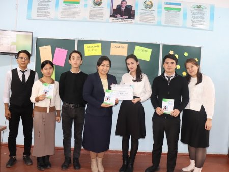 “English club” dógeregi búgingi kúnde óz iskerligin nátiyjeli tárizde alıp barmaqta