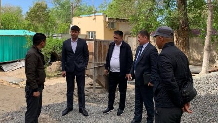 Nókis filialında 400 orınlıq studentler turaq jayınıń qurılısı jedel pátlerde dawam etpekte