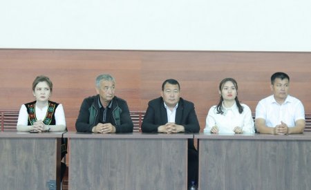 "Direktor kubogi" jarısı: jaslar gúres maydanında óz sheberligin sınap kórdi