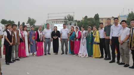 Shańaraq - qádiriyatlar besigi: Studentler atqarıwında xalıqshıl ruwx