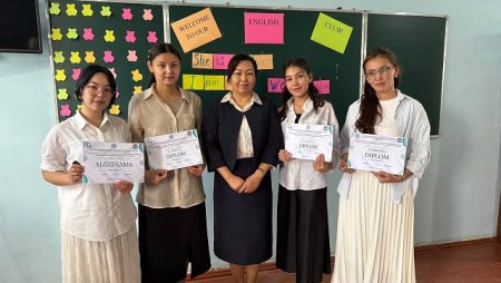 "English Club" studentlerdi bilimge jeteklemekte