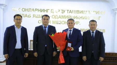 Filial direktori “Oliy ta’lim a’lochisi” ko‘krak nishoni bilan taqdirlandi