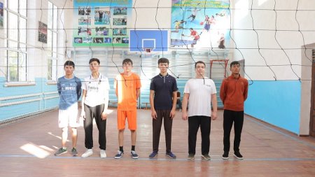 "Bes baslama olimpiadası" sheńberinde er balalar arasında voleybol bellesiwleri qızǵın tús aldı.