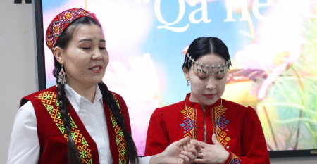 "Studentler báhári" festivalı sheńberinde qızlar bellesti