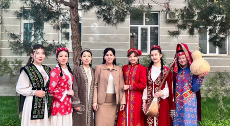 Filial jámááti forumda Qaraqalpaq milliy qádiriyatların kórsetpekte