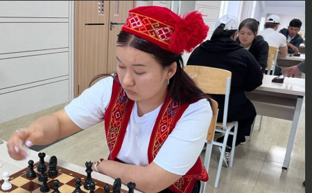 Samarqandta V Respublikalıq Jaslar forumı jedel dawam etpekte