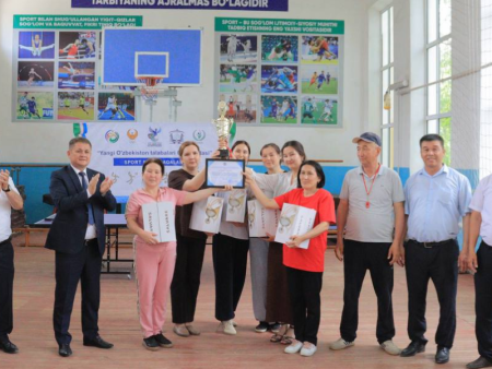 “Direktor kubogi”: o‘qituvchilar va xodimlar voleybolda kuch sinashdi