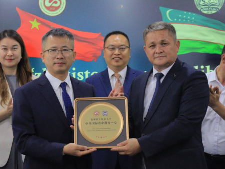 Qıtay delegaciyasınıń saparı: eki universitetti baylanıstırǵan jańa perspektivalar